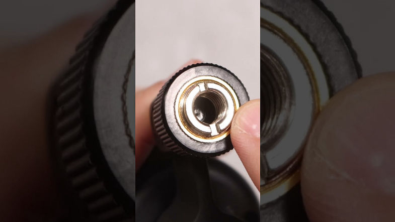 Unboxing of the sE Electronics X1a